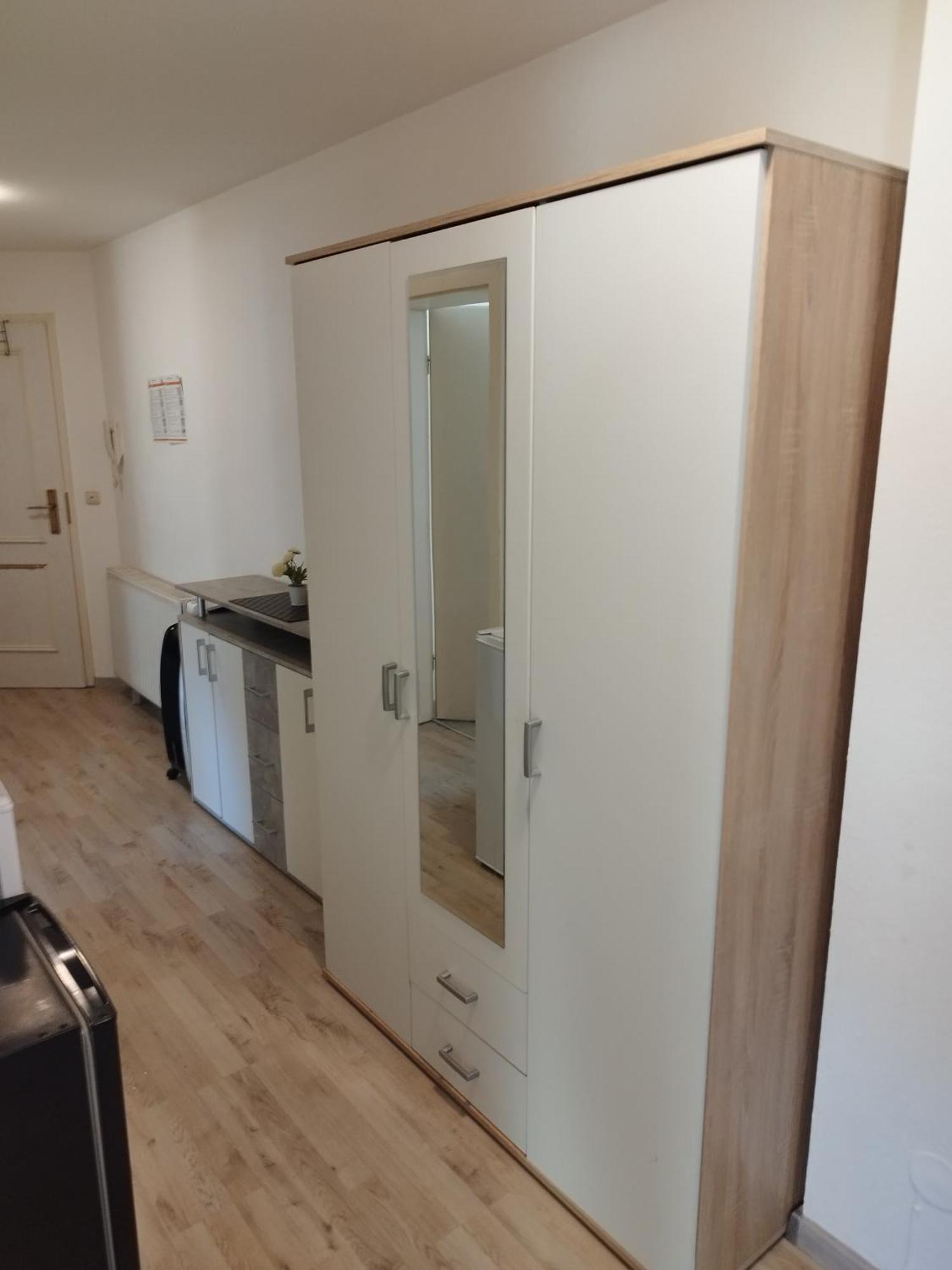 Flex Aparts - Grosse, Moeblierte Wohnung In Zwickau Mit 2 Zimmern 外观 照片
