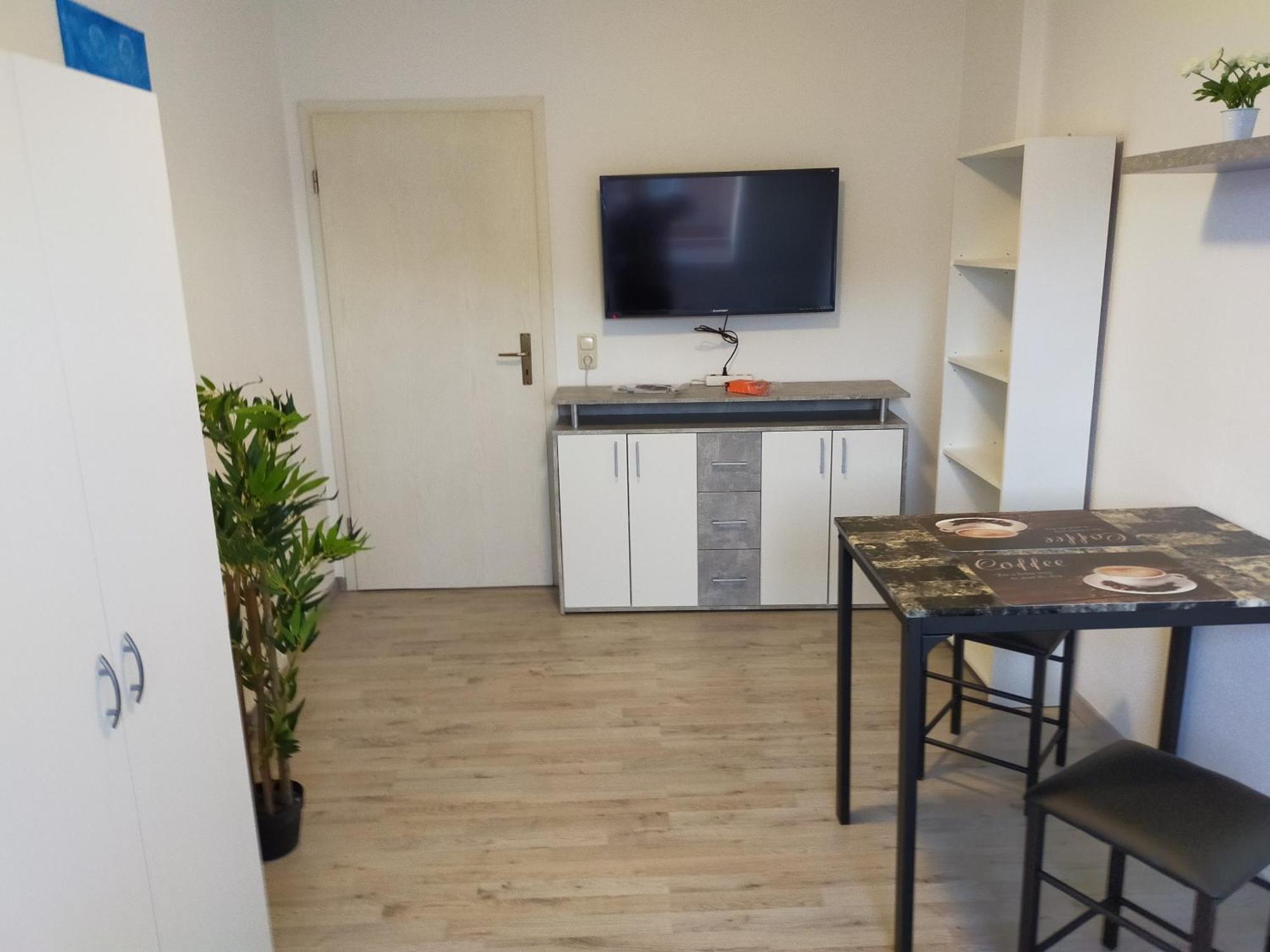 Flex Aparts - Grosse, Moeblierte Wohnung In Zwickau Mit 2 Zimmern 外观 照片