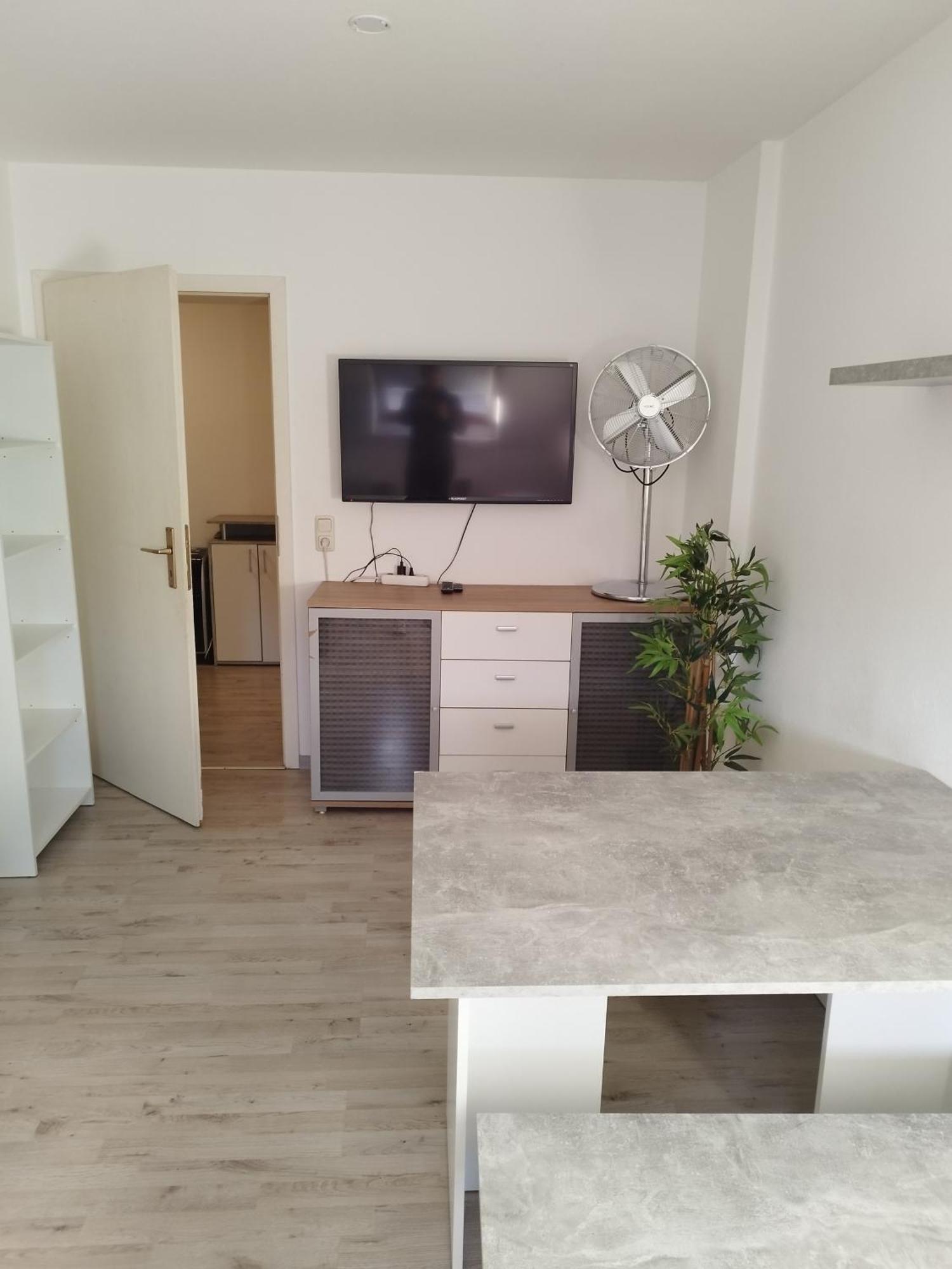 Flex Aparts - Grosse, Moeblierte Wohnung In Zwickau Mit 2 Zimmern 外观 照片